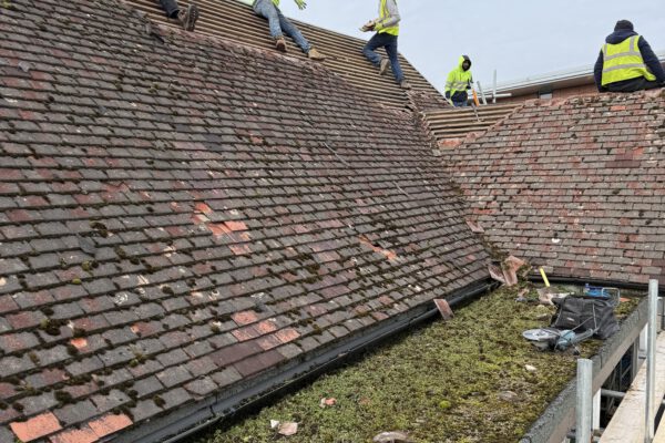 Professional roof inspections and surveys in the Midlands. Ideal for home buyers and landlords. Call Elevate Midlands Ltd on 07484742675.
