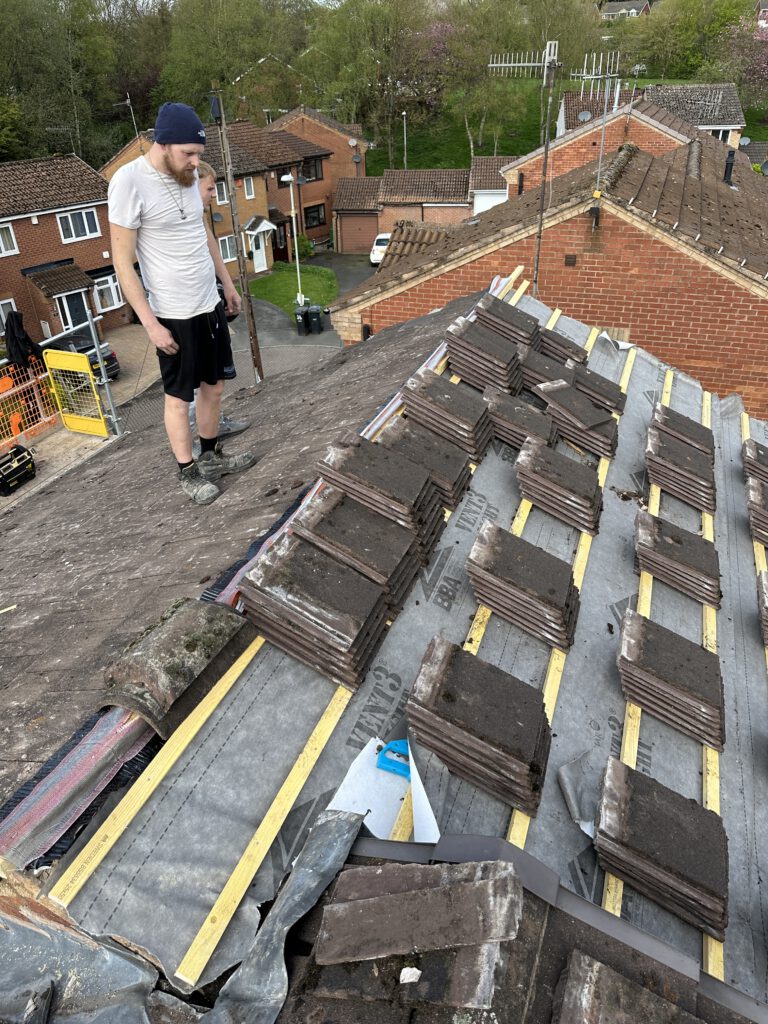 Elevate Midlands Ltd is a trusted, local roofing company led by George Broadway, who brings over 20 years of hands-on experience in the roofing industry. Based near Evesham in Worcestershire, George has built a strong reputation for delivering reliable workmanship, honest advice and high standards on every project.