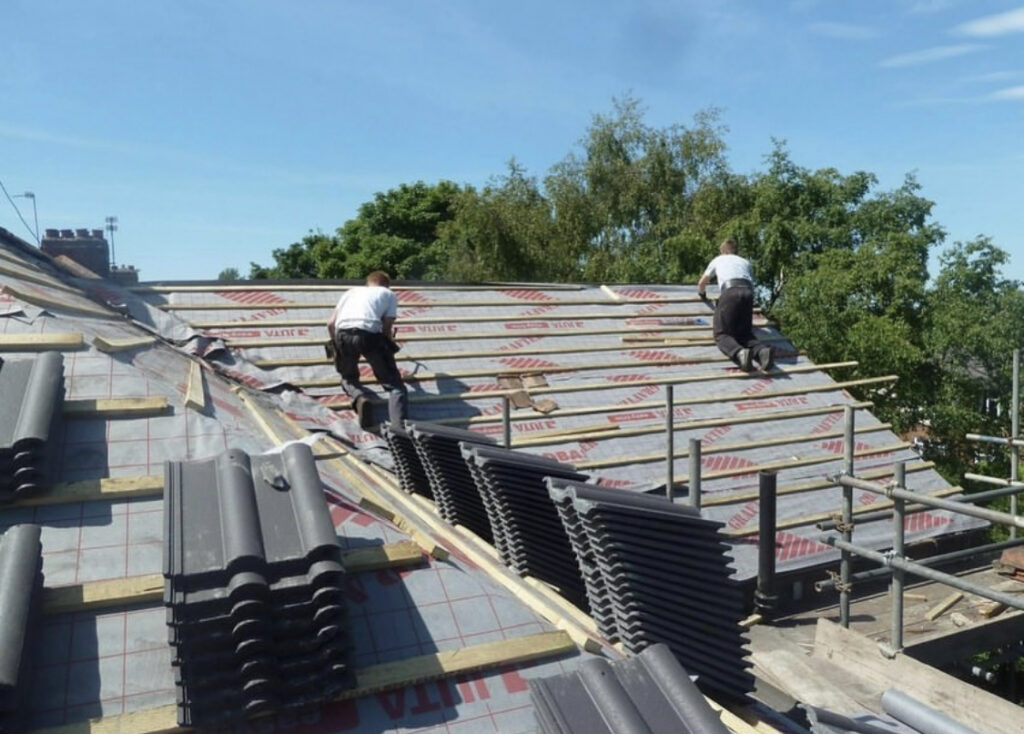 Elevate Midlands Ltd is a trusted, local roofing company led by George Broadway, who brings over 20 years of hands-on experience in the roofing industry. Based near Evesham in Worcestershire, George has built a strong reputation for delivering reliable workmanship, honest advice and high standards on every project.