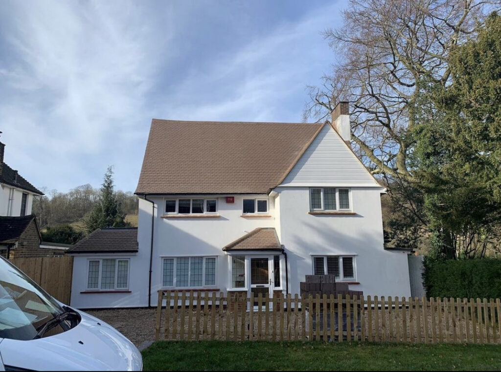 Elevate Midlands Ltd is a trusted, local roofing company led by George Broadway, who brings over 20 years of hands-on experience in the roofing industry. Based near Evesham in Worcestershire, George has built a strong reputation for delivering reliable workmanship, honest advice and high standards on every project.