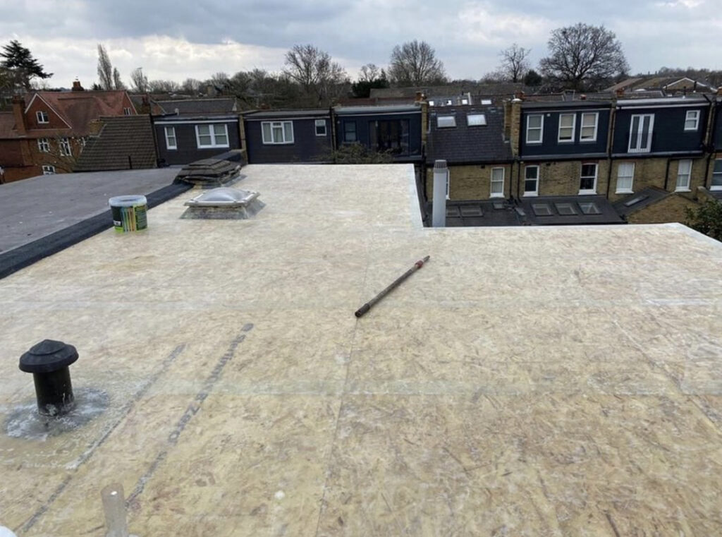 Elevate Midlands Ltd is a trusted, local roofing company led by George Broadway, who brings over 20 years of hands-on experience in the roofing industry. Based near Evesham in Worcestershire, George has built a strong reputation for delivering reliable workmanship, honest advice and high standards on every project.