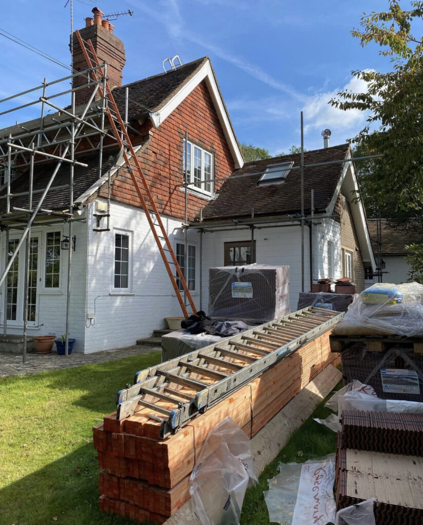 Elevate Midlands Ltd is a trusted, local roofing company led by George Broadway, who brings over 20 years of hands-on experience in the roofing industry. Based near Evesham in Worcestershire, George has built a strong reputation for delivering reliable workmanship, honest advice and high standards on every project.
